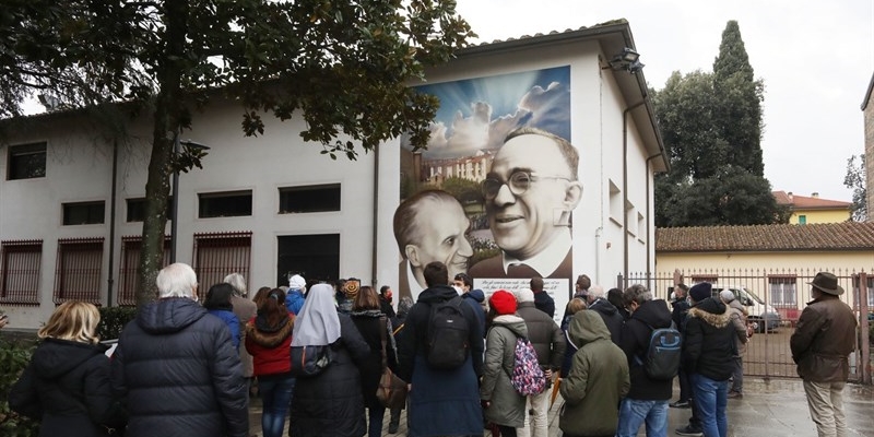 Cartoline fiorentine, la storica Simonetta Soldani racconta il ‘900 visto da piazza dell’Isolotto