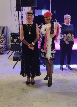 terze classificate a pari merito con il vestito da Charleston le signore Anna e Doroty