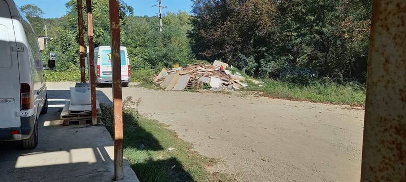 i rifiuti accatastati