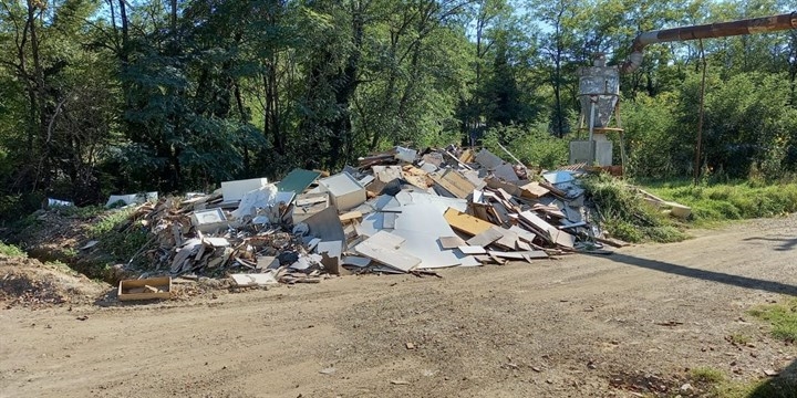 i rifiuti accatastati