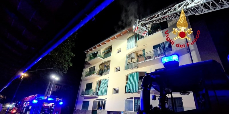 Isolotto: fuoco in un appartamento, evacuato condominio