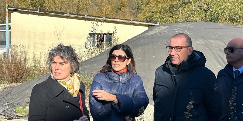 Il Sindaco di Vaglia Silvia Catani, l'assessore regionale Monia Monni e commissario, Generale Giuseppe Vadalà al sopralluogo alla ex cava di Paterno a Vaglia