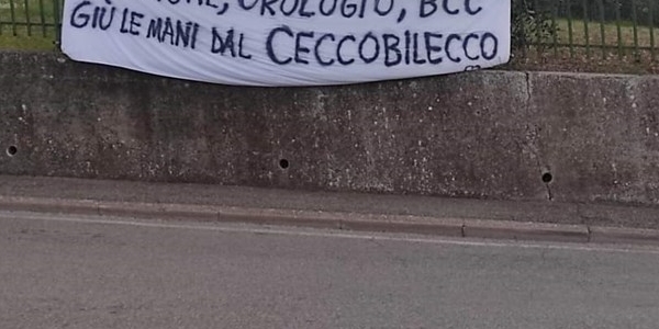 Asilo Ceccobilecco, striscione appeso da alcune famiglie a Pontassieve