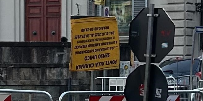 il cartello del cantiere in piazza Goldoni