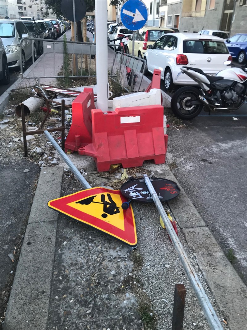 cantiere abbandonato a discarica