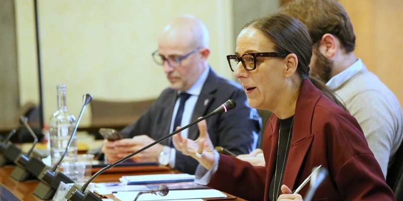 Sara Funaro durante la sua relazione