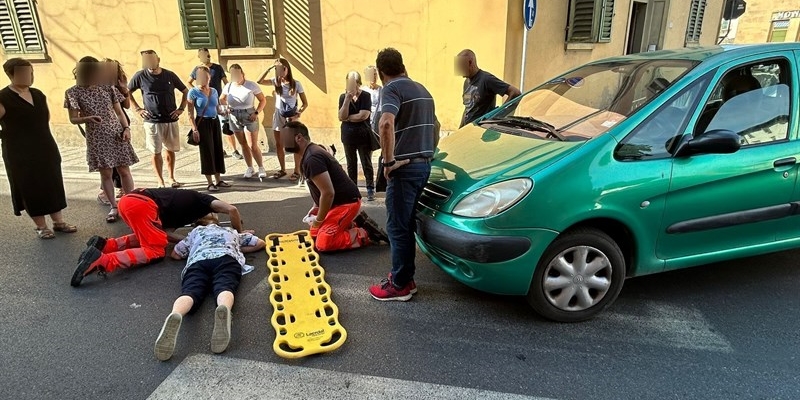 Anziana investita sulle strisce pedonali a Borgo: incidente in via Giovanni Della Casa