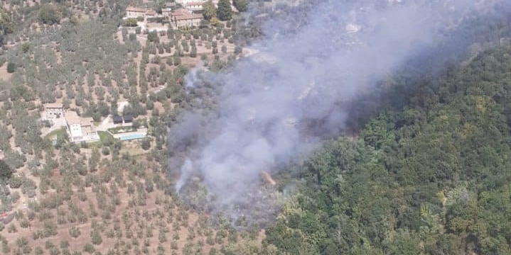 Uno degli incendi di oggi