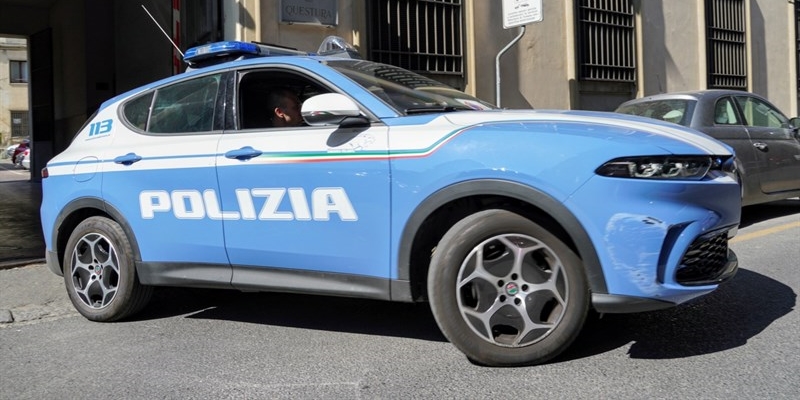 Firenze, rapina violenta ad un’anziana allo Statuto: la Polizia di ferma i presunti autori