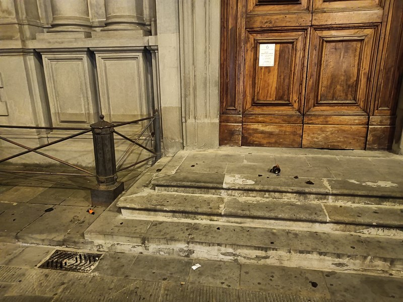 La bottiglia lanciata