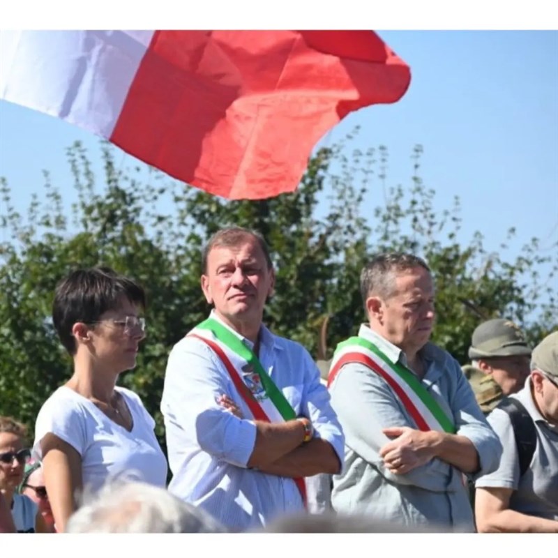 I sindaci Sara Di Maio, Federico Ignesti e Giampaolo Buti durante la commemorazione