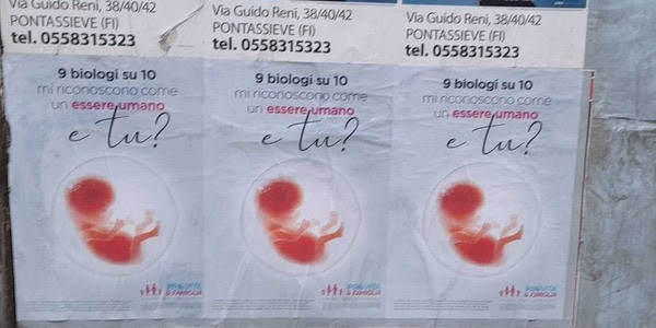 Affissioni di Pro Vita & Famiglia con il messaggio “9 biologi su 10 mi riconoscono come un essere umano. E tu?” 