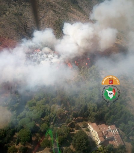 Incendio a Galceti (Prato) proseguono le operazioni di bonifica