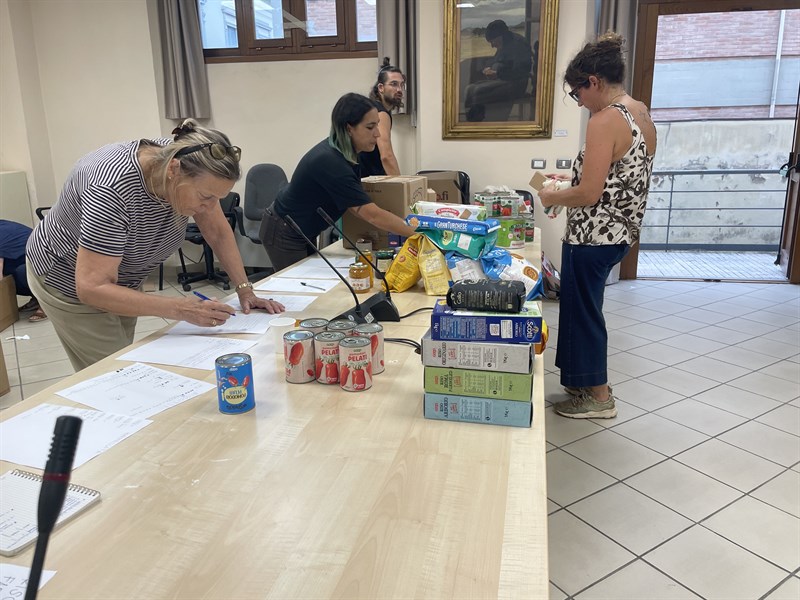 Raccolta generi alimentari