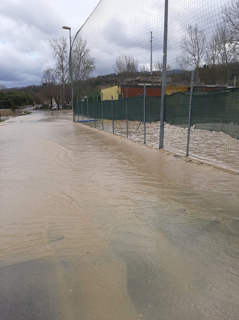 ancora una volta il fiume ricopre il campo sportivo di Sagginale