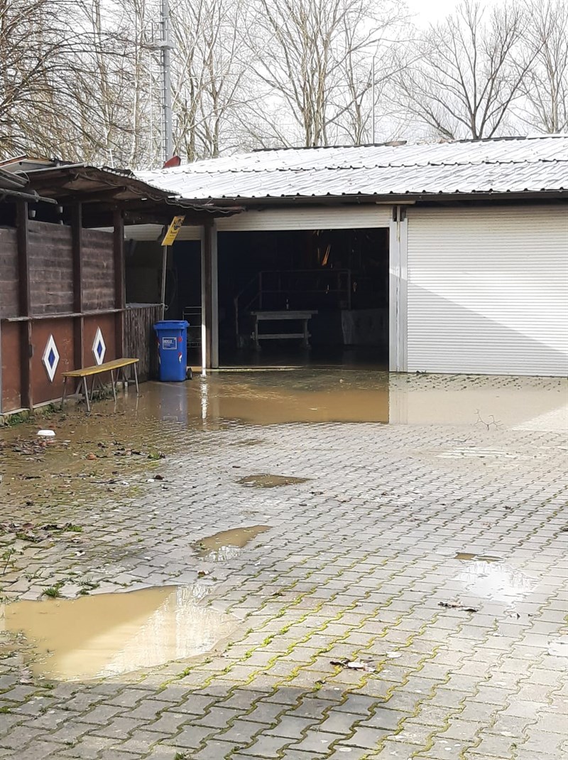 ancora una volta il fiume ricopre il campo sportivo di Sagginale