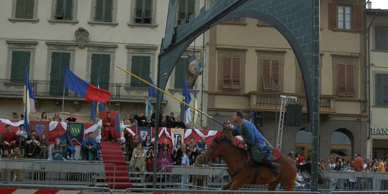 La foto di una vecchia edizione del Palio di San Rocco, a Figline