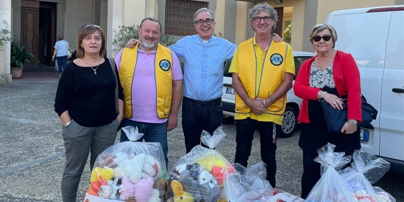 Lions Club Mugello con Don Luciano Marchetti e le volontarie della Caritas