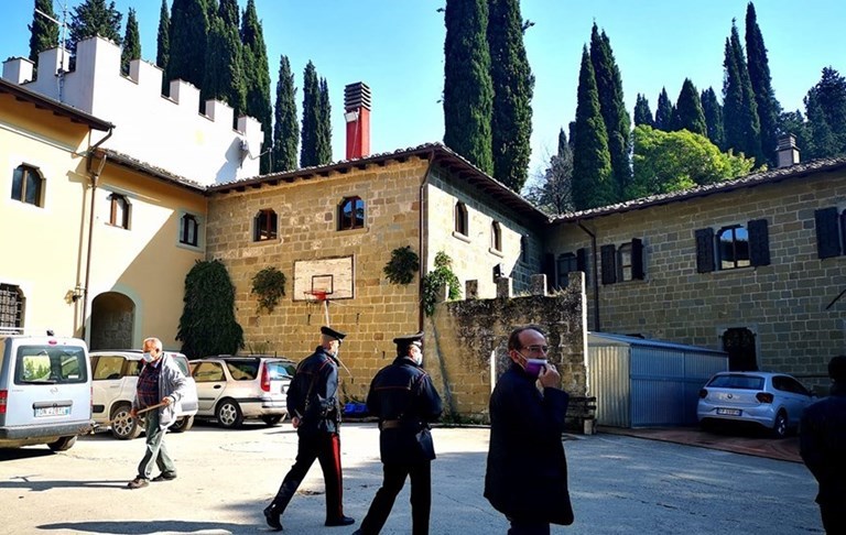 Un momento della visita al Forteto della Commissione Parlamentare