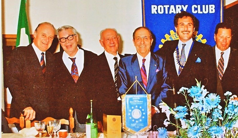 Un giovane presidente, secondo a destra, del Rotary Club Mugello