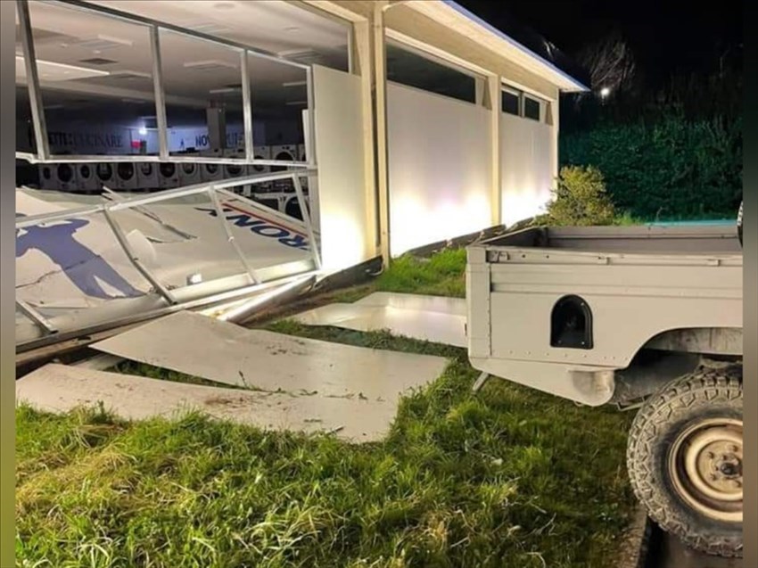 Vetrina infranta del Trony a Sieci