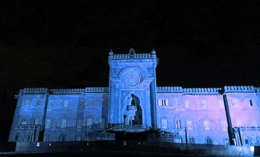 Sammezzano illuminato di blu