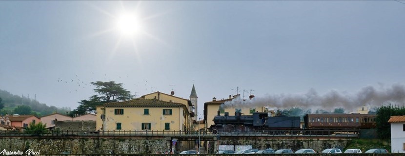 Il passaggio del battello a Rufina in una edizione passata - Corso della Nave