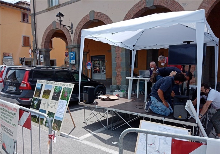 Il palco in allestimento
