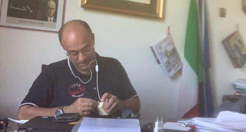 Il sindaco Moschetti oggi nel suo ufficio per il punto con la stampa