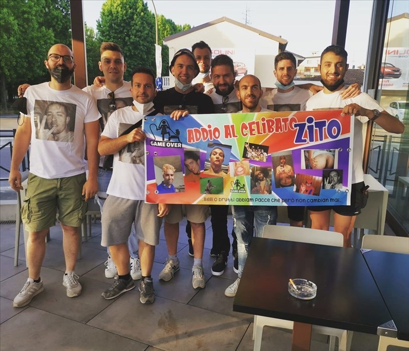 La banda di amici per l'addio al celibato