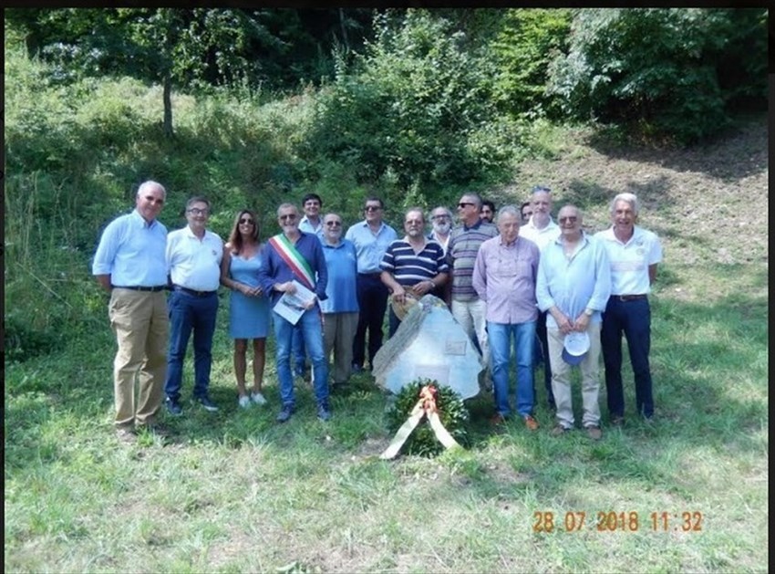 Una cerimonia davanti al Cippo che ricorda il pilota della Ferrari al Favale di Firenzuola.