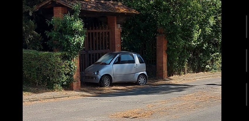 Le foto denuncia di un lettore per la situazione di degrado nella frazione di Montebonello