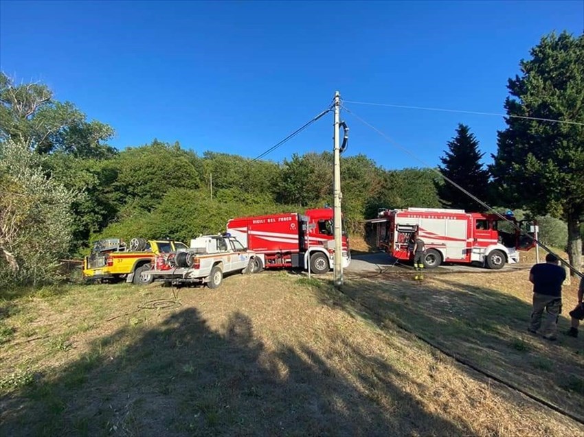 Incendio a Rufina- Croce Azzurra Pontassieve e pompieri a lavoro