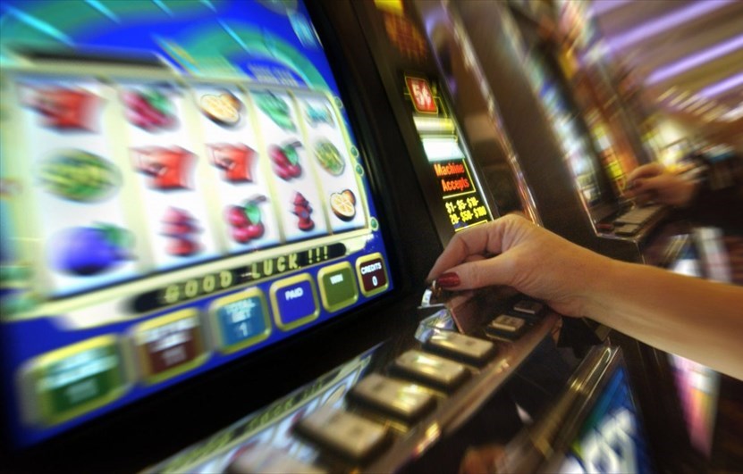 Slot. Sono sempre più gli esercizi che le tolgono