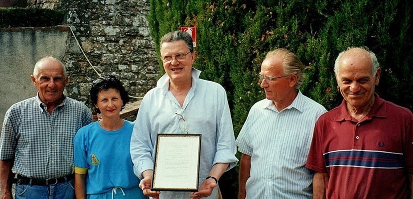 Scaretti con il personale della Misericordia