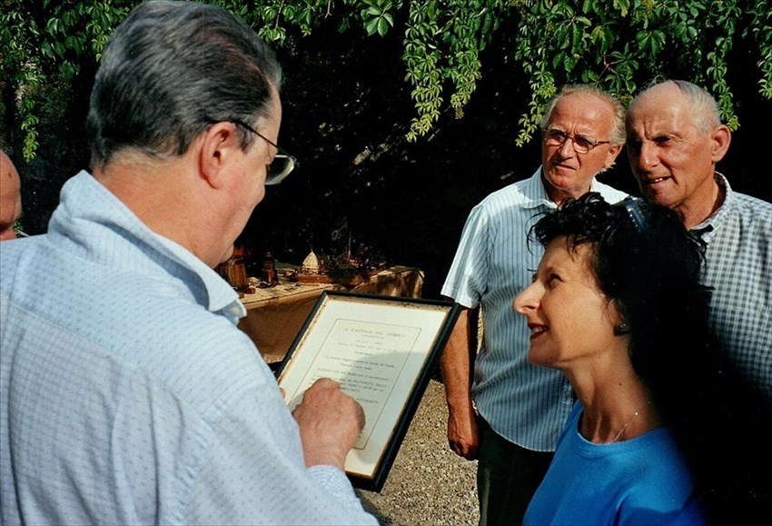 Scaretti con il personale della Misericordia