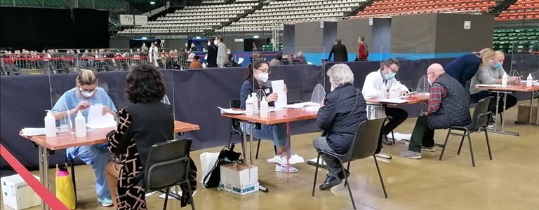 il centro vaccinale del Mandela