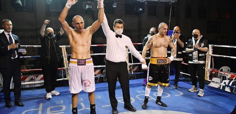 La proclamazione della vittoria di Vigan Mustafa