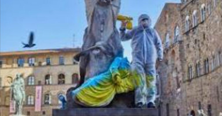 l'imbrattatore seriale in piazza della Signoria