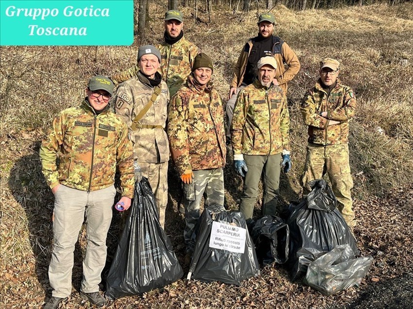 Le foto dei materiali e dei gruppi di volontari