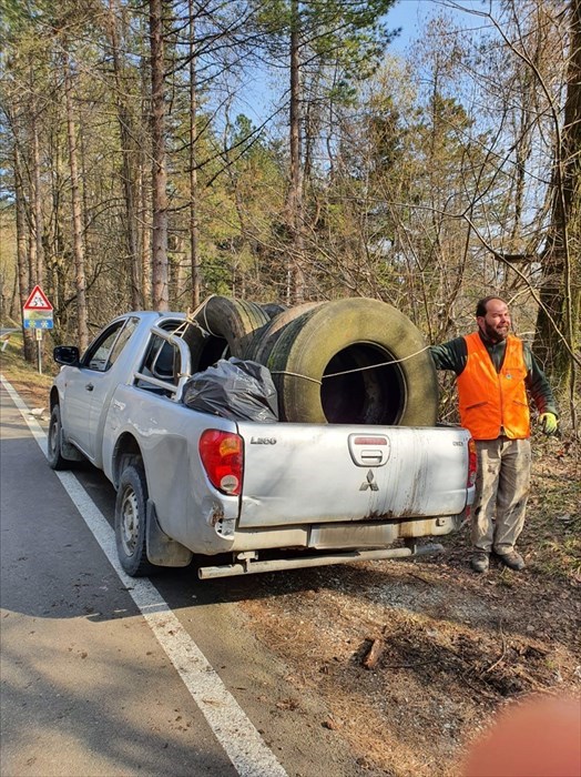 Le foto dei materiali e dei gruppi di volontari