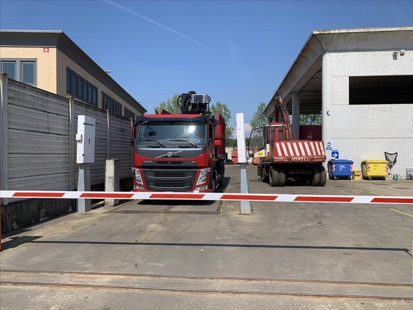 Automezzi all'ingresso