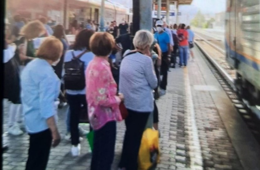 Le persone in attesa a Sieci