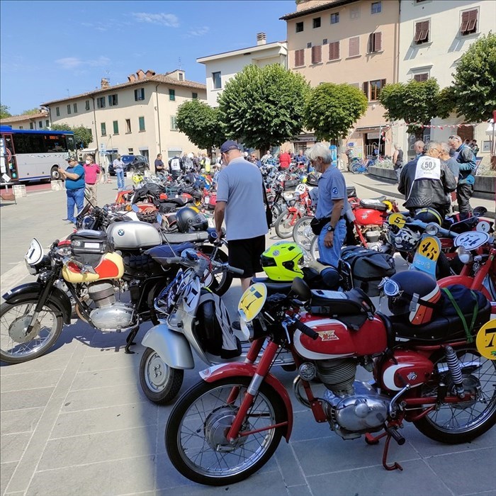 Una panoramica in piazza Cavour