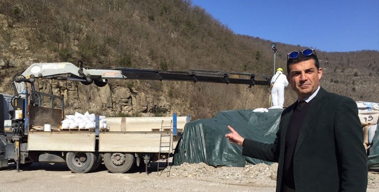 L’assessore Impallomeni alla cava di Paterno in una foto di archivio