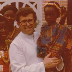 Successo di pubblico a Villa Pecori per aiutare Don Poggiali: le foto della serata