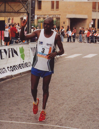 Il keniota Philemon Kipkering vince la 37ª Maratona del Mugello