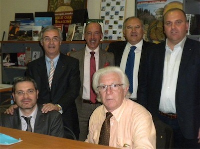 Successo di pubblico a Villa Pecori per aiutare Don Poggiali: le foto della serata