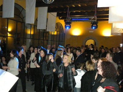 Successo di pubblico a Villa Pecori per aiutare Don Poggiali: le foto della serata