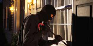 Ladri 'golosi' a Panicaglia. Svuotano il frigo della casa